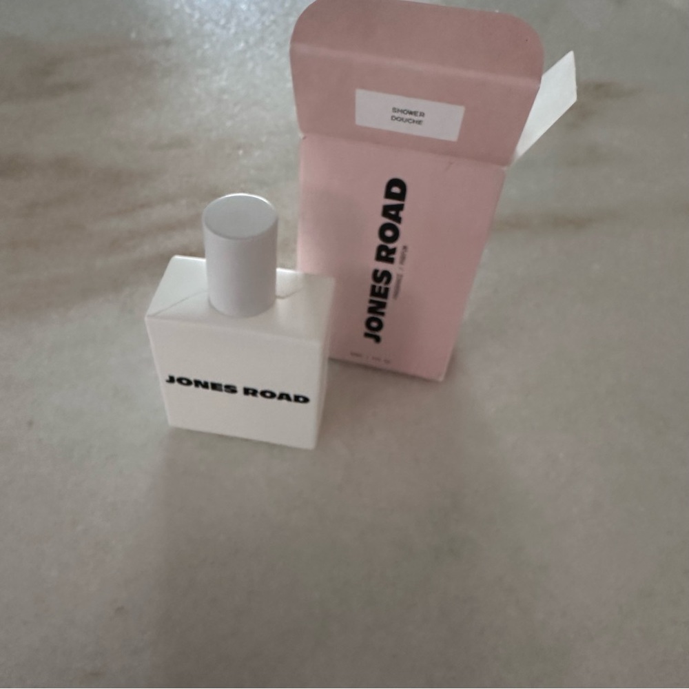 Jones Road Shower perfume - Picture 2 of 4